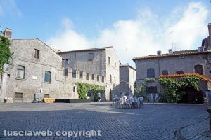 Viterbo - Piazza San Carluccio