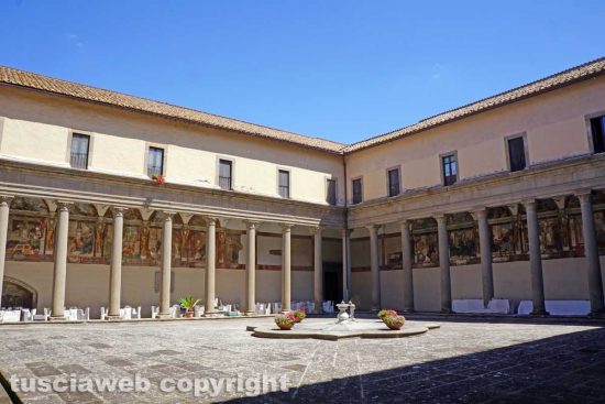Viterbo - Il chiostro della Trinità