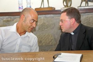 Viterbo - Andrea Baffo e don Luigi Fabbri durante la conferenza stampa