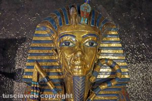 Viterbo - La maschera di Tutankhamon