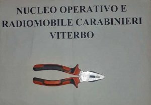 Viterbo - Le tronchesi usate per il furto 