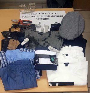 Viterbo - I vestiti rubati in via Garbini e poi ritrovati