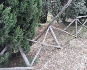Montalto - Case Enel - Ponte pedonale inutilizzabile