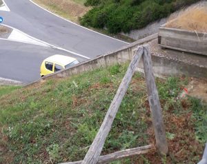 Montalto - Case Enel - Ponte pedonale inutilizzabile