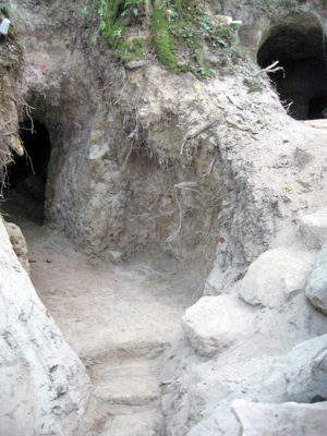 Grotte di Castro - La necropoli di Centocamere