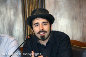 Il cantautore Simone Gamberi