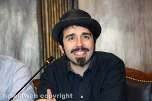 Il cantautore Simone Gamberi