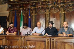 Simone Gamberi a palazzo dei Priori prima di Sanremo Rock