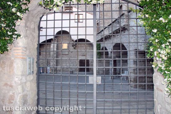 Le case a piazza San Carluccio