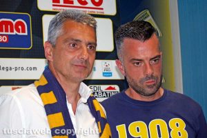 Sport - Calcio - Viterbese - Giovanni Lopez con un tifoso gialloblù