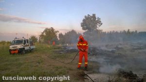 Montefiascone - Principio d'incendio - Le operazioni di spegnimento della protezione civile