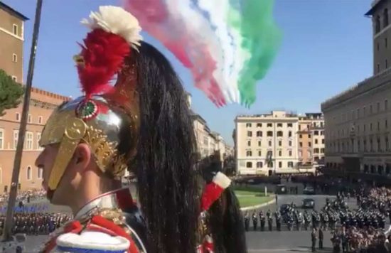 Roma - Le Frecce tricolori su piazza Venezia