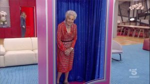Nonna Pasqualina nella casa del Grande Fratello per una sorpresa ad Alberto Mezzetti