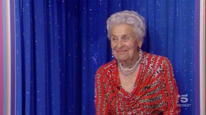 Nonna Pasqualina nella casa del Grande Fratello per una sorpresa ad Alberto Mezzetti