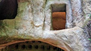 Grotte di Castro - L'inaugurazione della necropoli di Centocamere