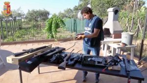 Polizia - Le armi sequestrate nell'inchiesta Lethal Weapon