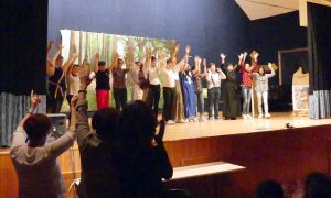 Viterbo - Gli alunni dell'Egidi in scena con “Aggiungi un posto a tavola” 