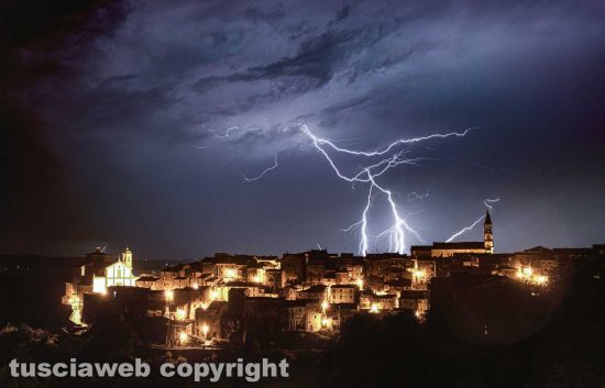 Temporale su Grotte di Castro