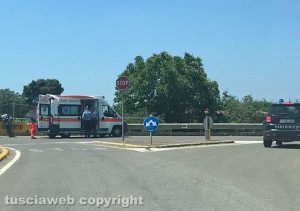 Tuscania - Fuggono dopo un furto e fanno un incidente