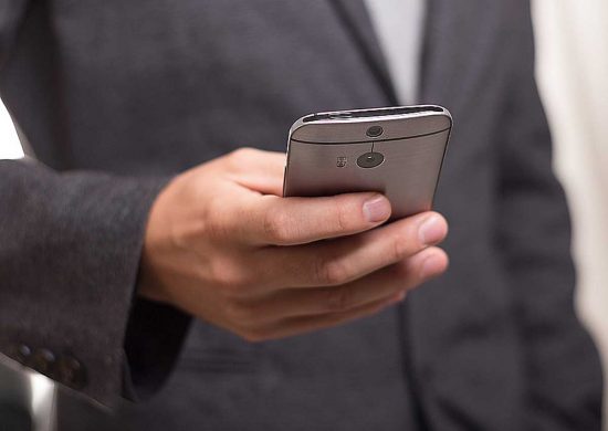 Un telefono cellulare