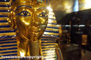 Viterbo - La maschera del faraone Tutankhamon
