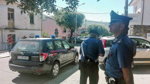 Bimba contesa - I carabinieri sotto casa della madre