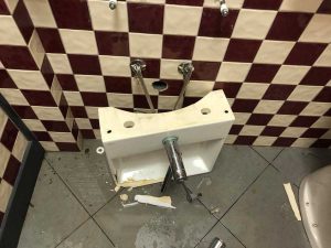 Tarquinia - Il bagno danneggiato