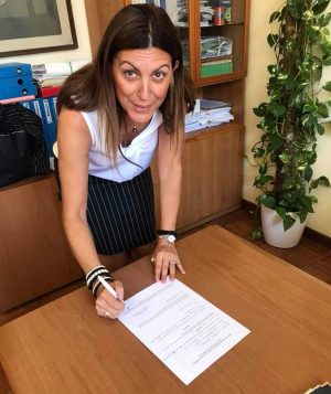 Alessia Mancini firma la rinuncia al 50% dell'indennità