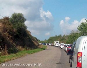 Tuscania - La fila sulla Dogana a causa dell'incidente 