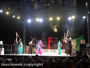 Caffeina - L'esibizione della Reda troupe