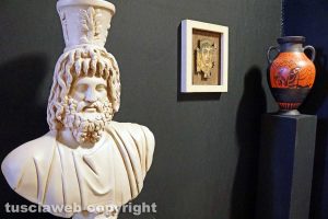 Museo greco-romano di Alessandria - Busto di Serapide e vaso a figure nere