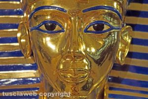 Viterbo - La maschera d'oro del faraone Tutankhamon