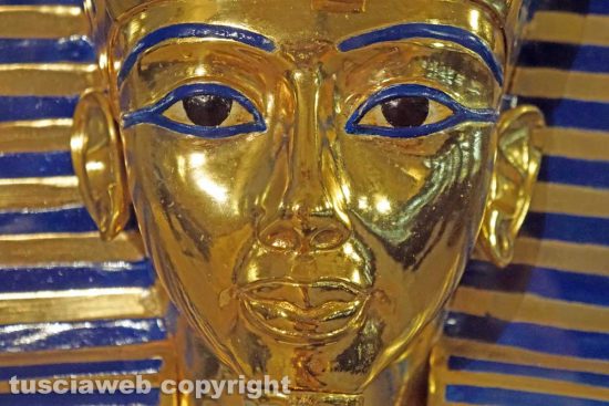 Viterbo - La maschera d'oro del faraone Tutankhamon