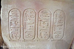 Viterbo - I geroglifici dei tesori di Tutankhamon