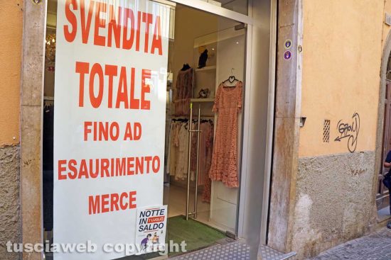Viterbo - Iniziano i saldi
