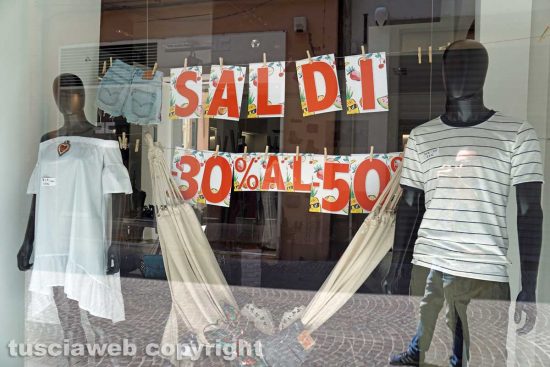 Viterbo - Iniziano i saldi