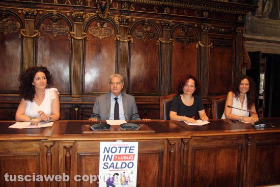 Viterbo - Comune - Presentazione della Notte in saldo