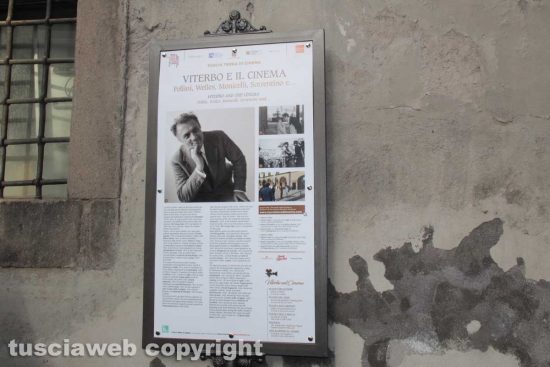 Viterbo nel cinema - La palina a piazza del Comune