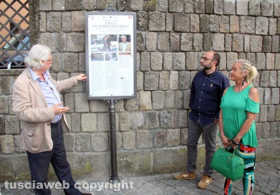 Viterbo nel cinema - Mecarini scopre la palina a piazza san Lorenzo