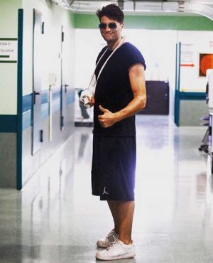 Milano - Niccolò Bettarini lascia l'ospedale