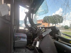Viterbo - Tuscanese - Braccio meccanico colpisce un pullman Cotral