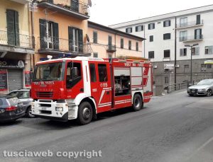 Montefiascone - L'intervento dei vigili del fuoco davanti alle Poste