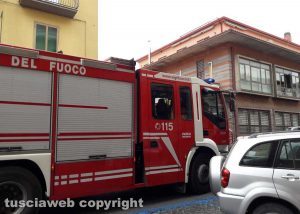 Montefiascone - L'intervento dei vigili del fuoco davanti alle Poste