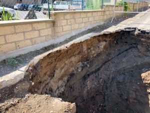 Grotte di Castro - Aperta una voragine sulla strada provinciale 48