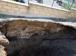 Grotte di Castro - Aperta una voragine sulla strada provinciale 48
