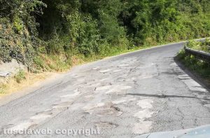 Gradoli - Le buche sulla provinciale 145