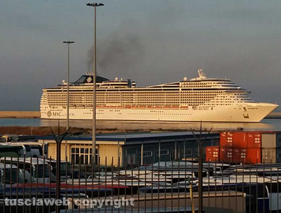 Civitavecchia - Nave Msc al porto