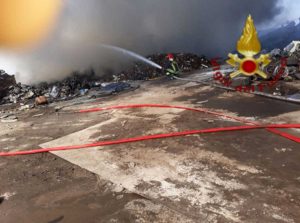 Civitavecchia - Le foto del rogo dei vigili del fuoco