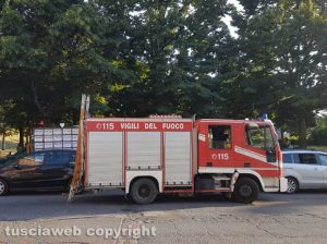 Viterbo - L'intervento dei vigili del fuoco in via Carlo Cattaneo