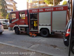 Viterbo - L'intervento dei vigili del fuoco in via Carlo Cattaneo